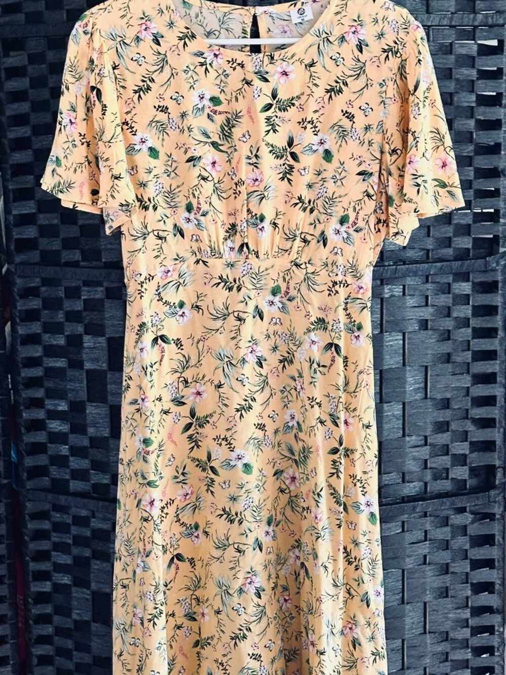 LEE & LA Yellow Floral Futter Sleeve Midi Dress Medium